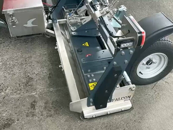 Магнитная щётка MS 2000 F FALCON с модулем EasyDemag – уборка стружки на машиностроительной площадке